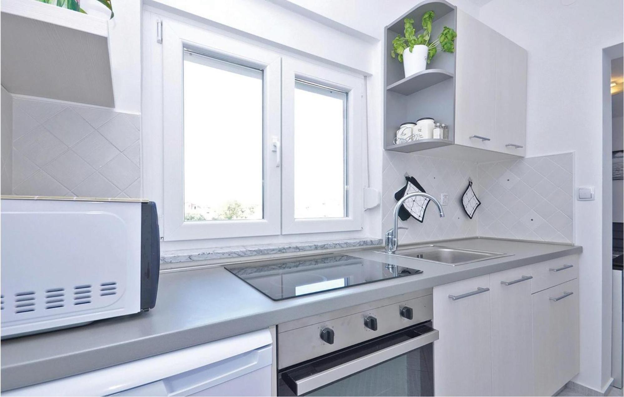 1 Bedroom Cozy Apartment In Bibinje Exterior foto