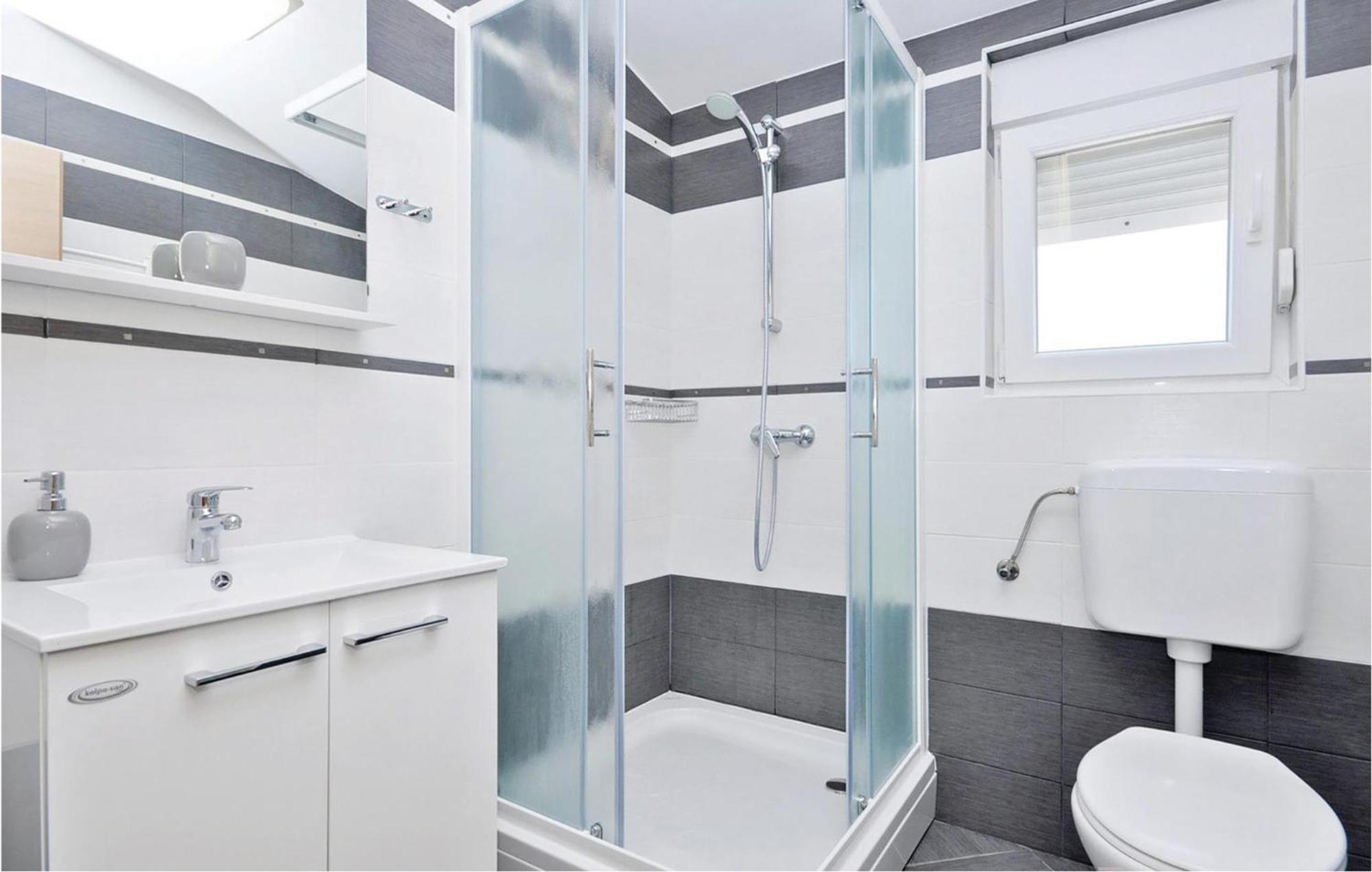 1 Bedroom Cozy Apartment In Bibinje Exterior foto