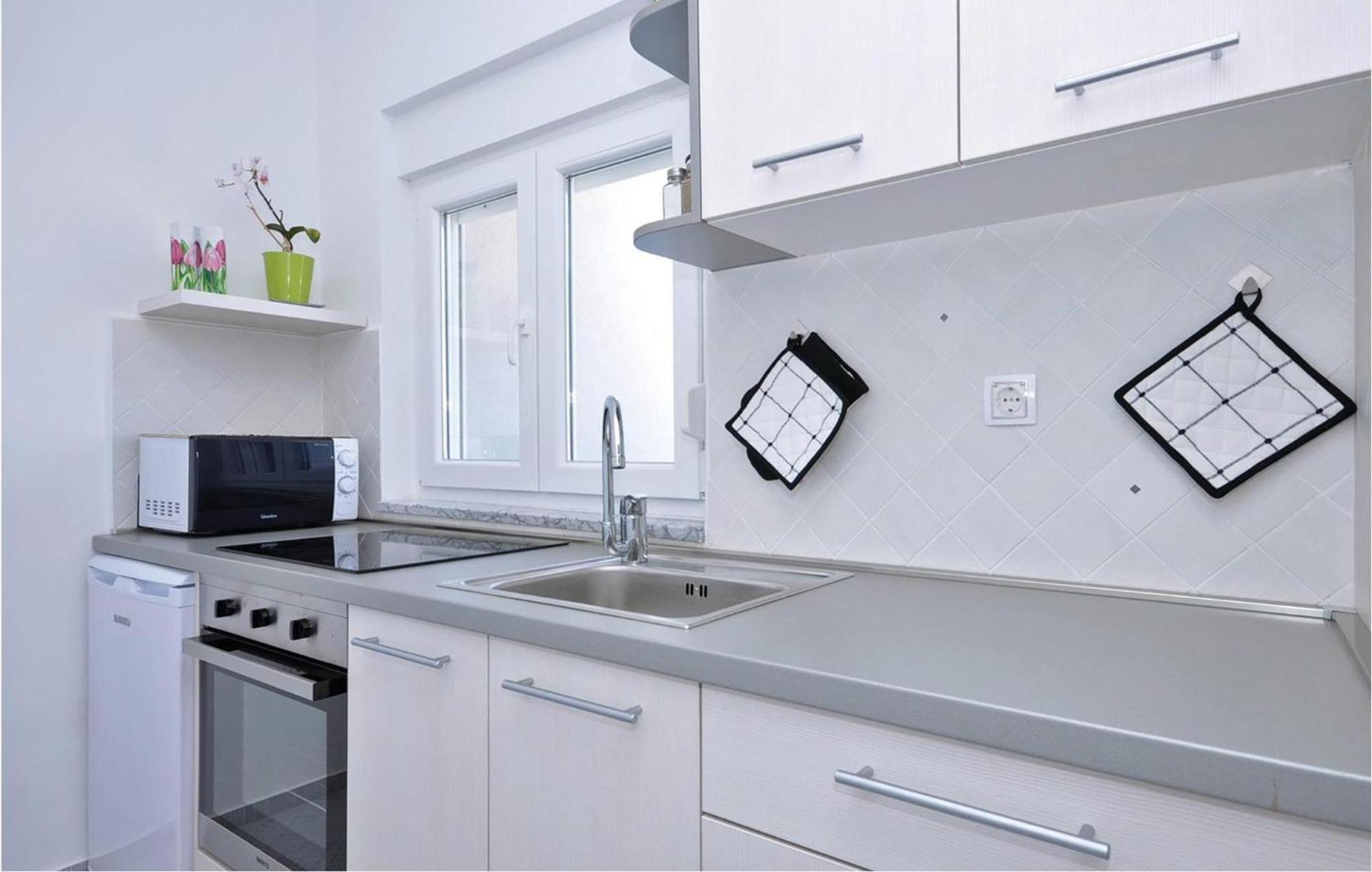 1 Bedroom Cozy Apartment In Bibinje Exterior foto