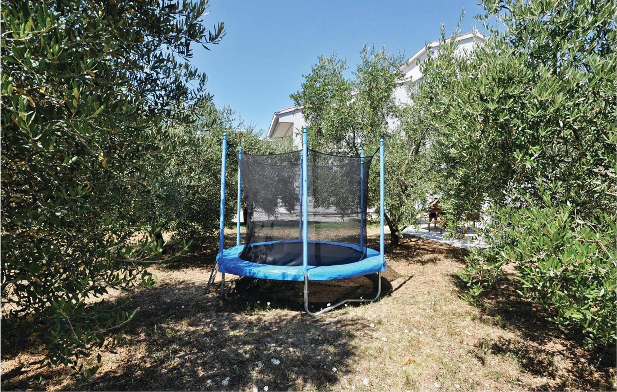 1 Bedroom Cozy Apartment In Bibinje Exterior foto